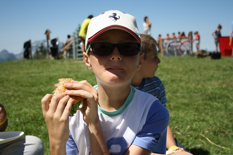 Village Camps International Summer Camp Leysin, Switzerland 2025-08-09 https://www.villagecamps.com/journals_admin/images/709-42-festival (40).jpg